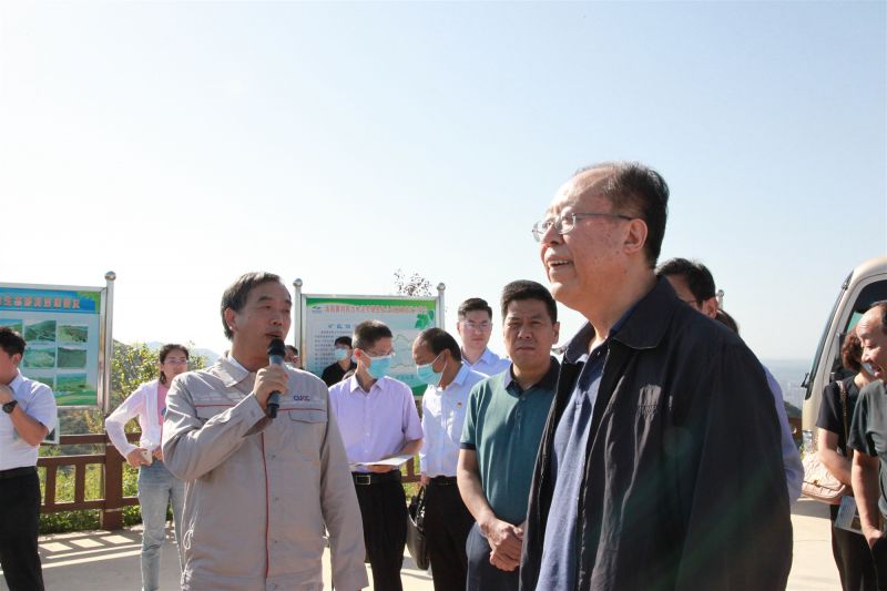 
				   
					河南省人大常委會(huì )黨組副書(shū)記、副主任馬懿一行到洛陽(yáng)黃河同力調研
				 