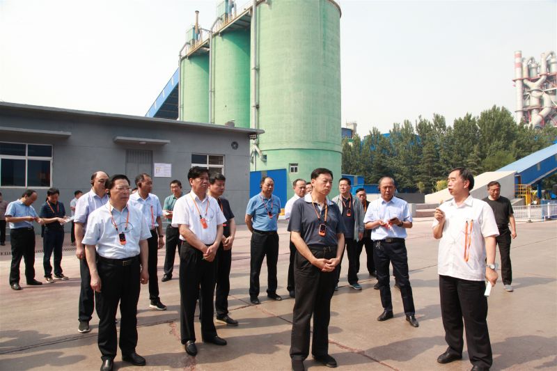 
				   
					省人大常委會(huì )副主任張維寧率省人大執法檢查組  調研公司固廢綜合利用項目
				 