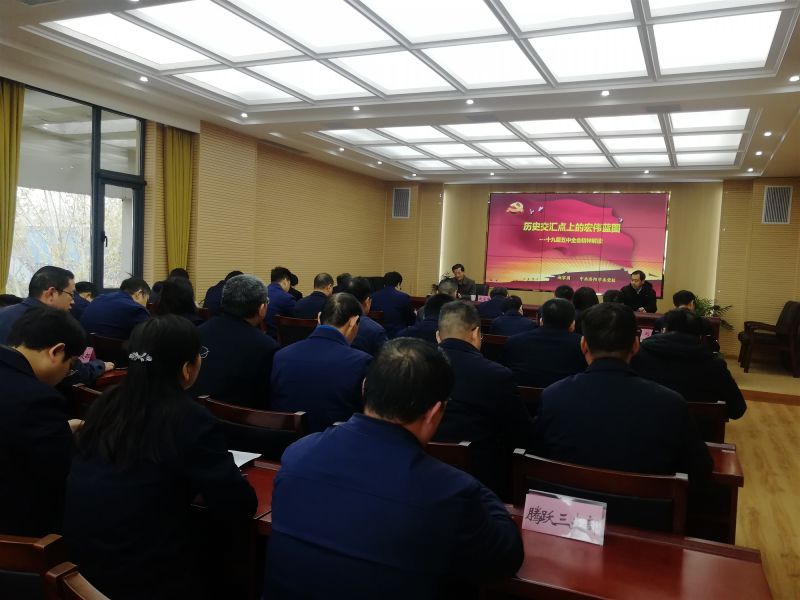 
				   
					黃河同力、騰躍同力舉辦黨委理論學(xué)習中心組(擴大)集體學(xué)習報告會(huì )
				 